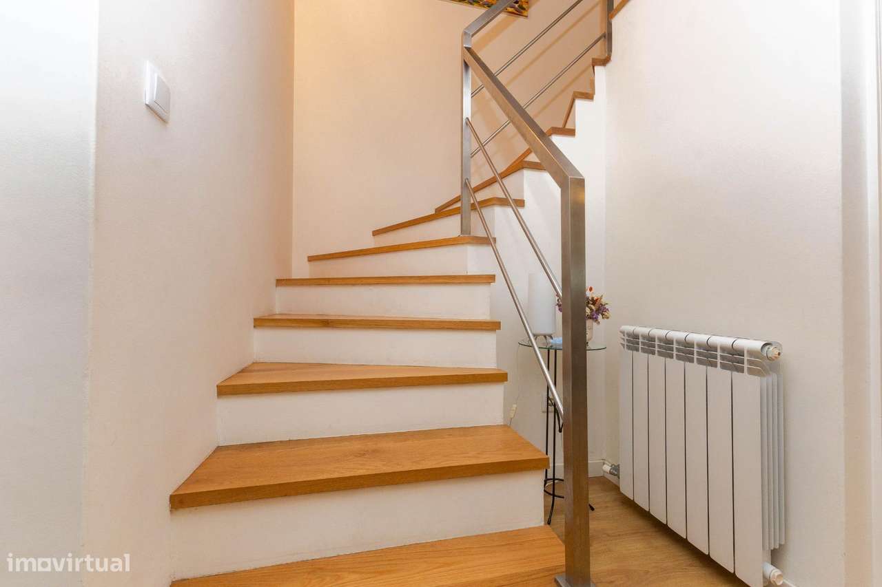 Moradia T4 na Maia – Renovada, 3 Frentes, Terraço e Garagem a...-17