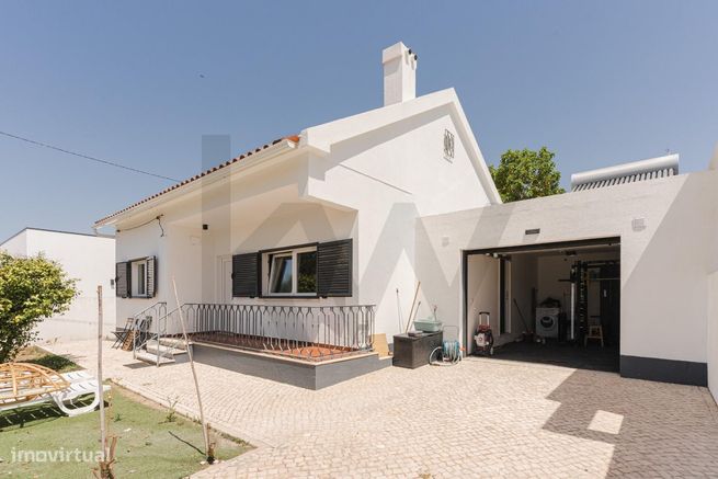 Moradia T3 à Venda em Fernão Ferro – Totalmente Renovada com Garagem e-14