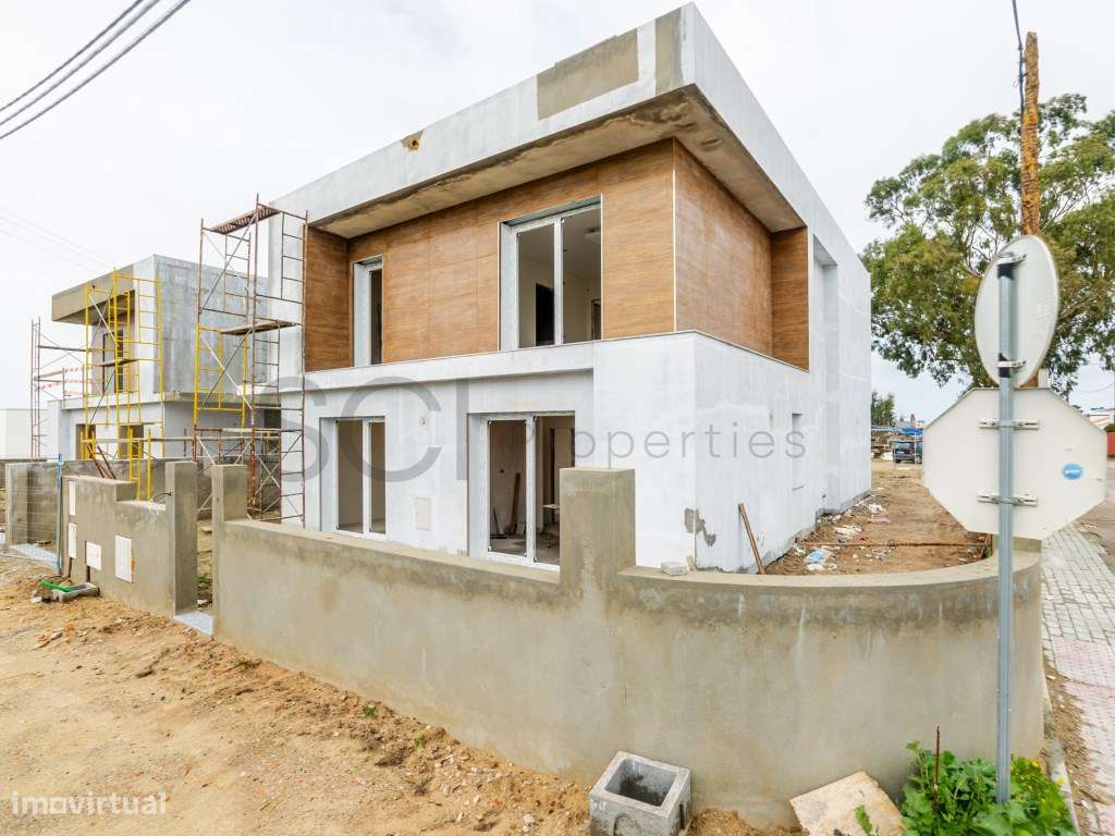Moradia T4 Independente com Garagem e Piscina em Azeitão - Grande imagem: 4/36
