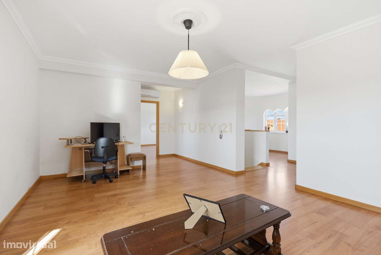 Moradia T5 com Garagem e Piscina em Miragaia, Lourinhã-34