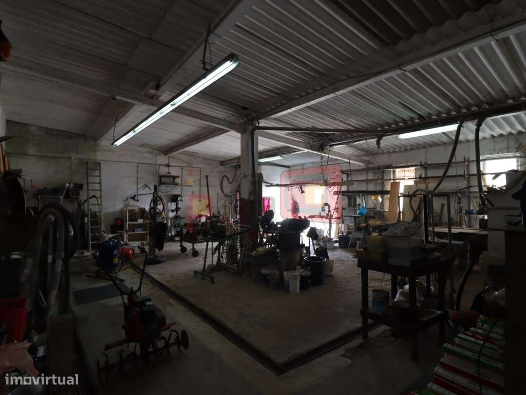 TERRENO COM CASAS - SARILHOS GRANDES-58