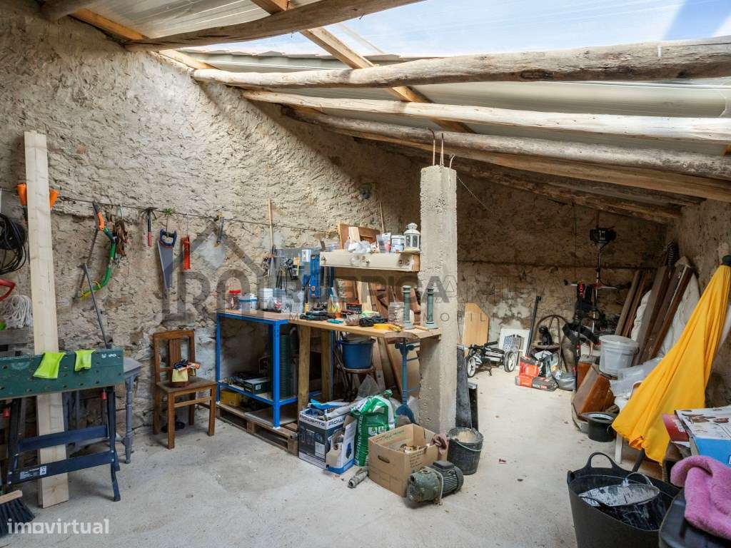 Moradia com Anexos e Vistas Deslumbrantes em Zona Tranquila-21