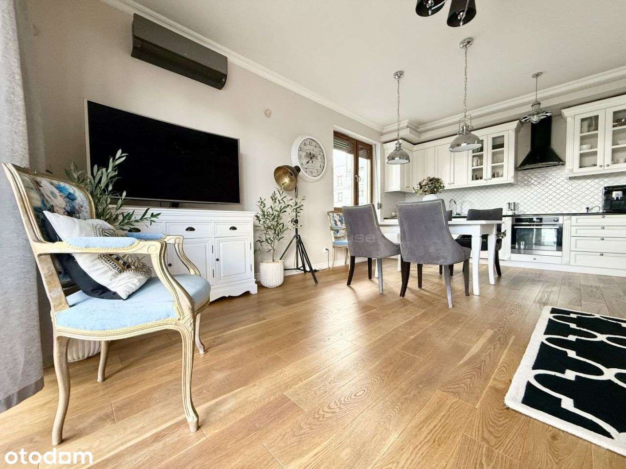 Słoneczne mieszkanie z bardzo dużym balkonem.-2