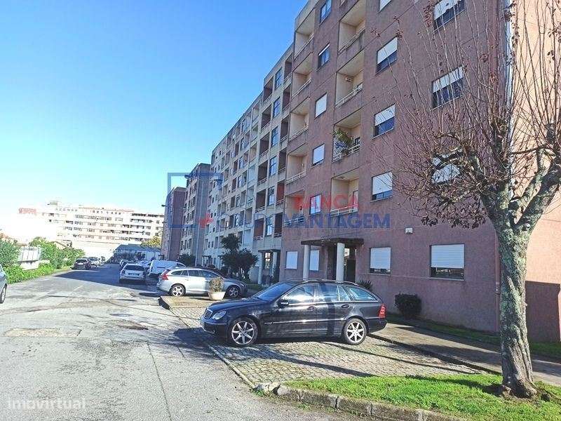 Lugar de Estacionamento São Pedro da Cova - Grande imagem: 2/5