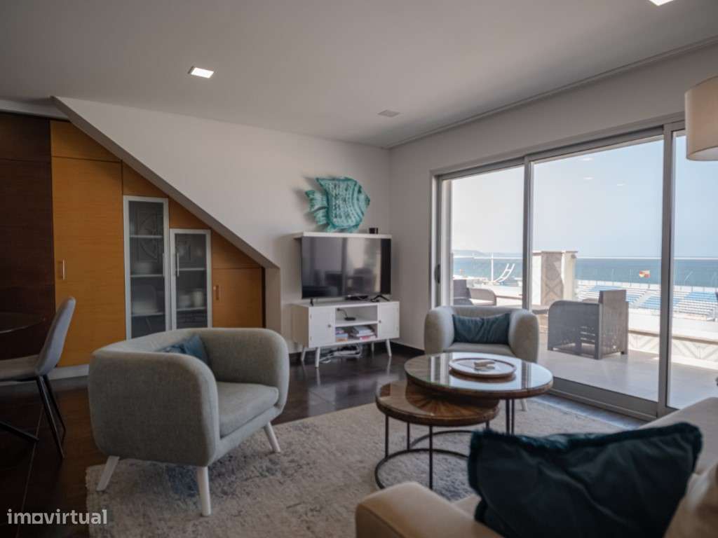 Apartamento T2 com Rooftop e Vista de 360º na Melhor Localização da...-6