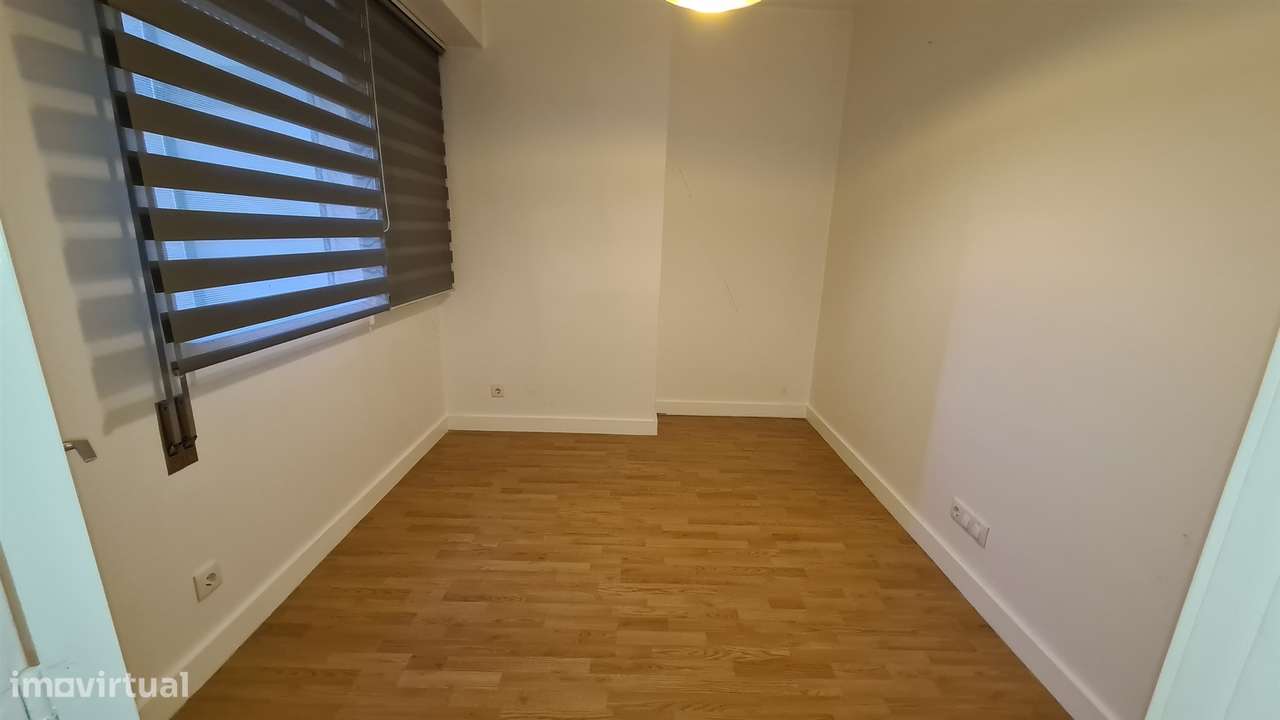 ARRENDAMENTO -  Apartamento na Av. dos Banhos - Grande imagem: 5/16