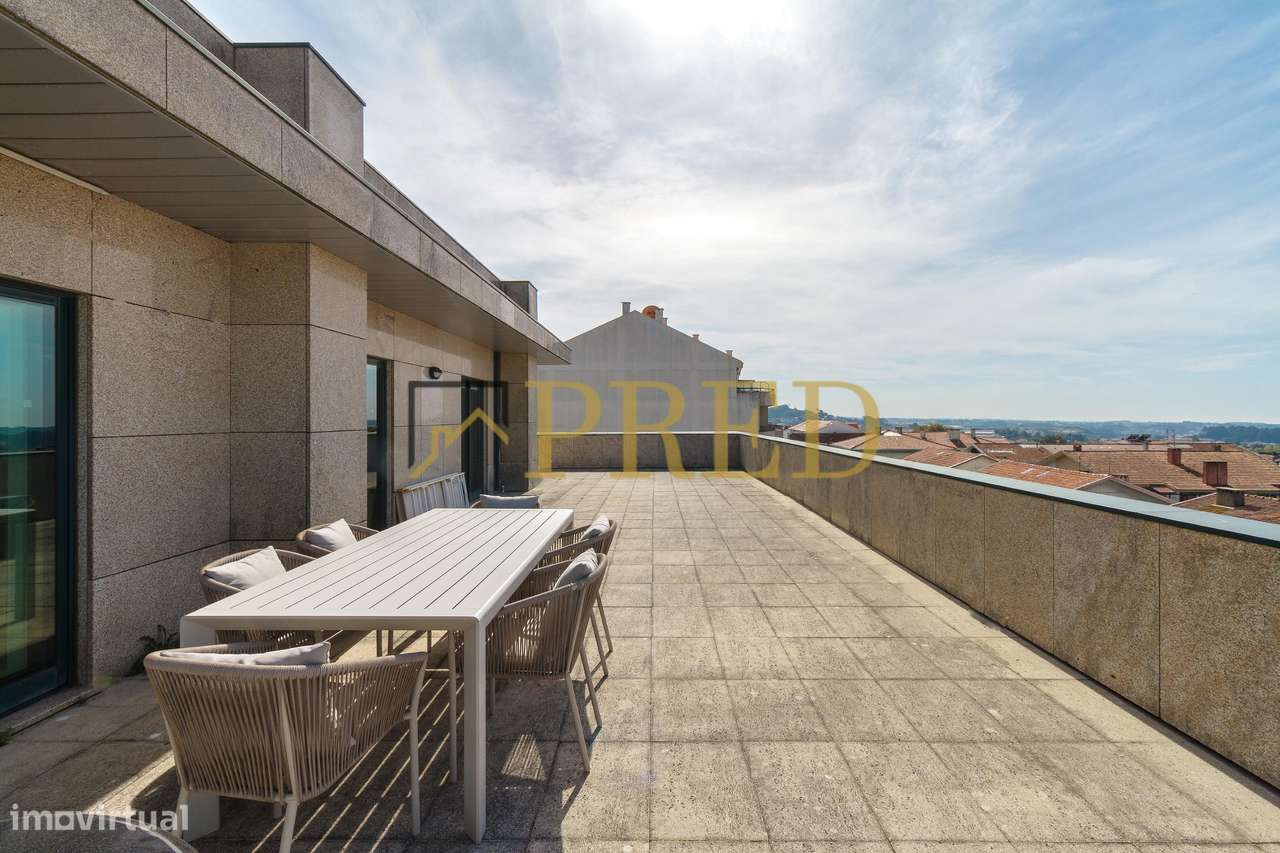 Apartamento T5, inserido no condomínio fechado 'Edifício Plaza'-19