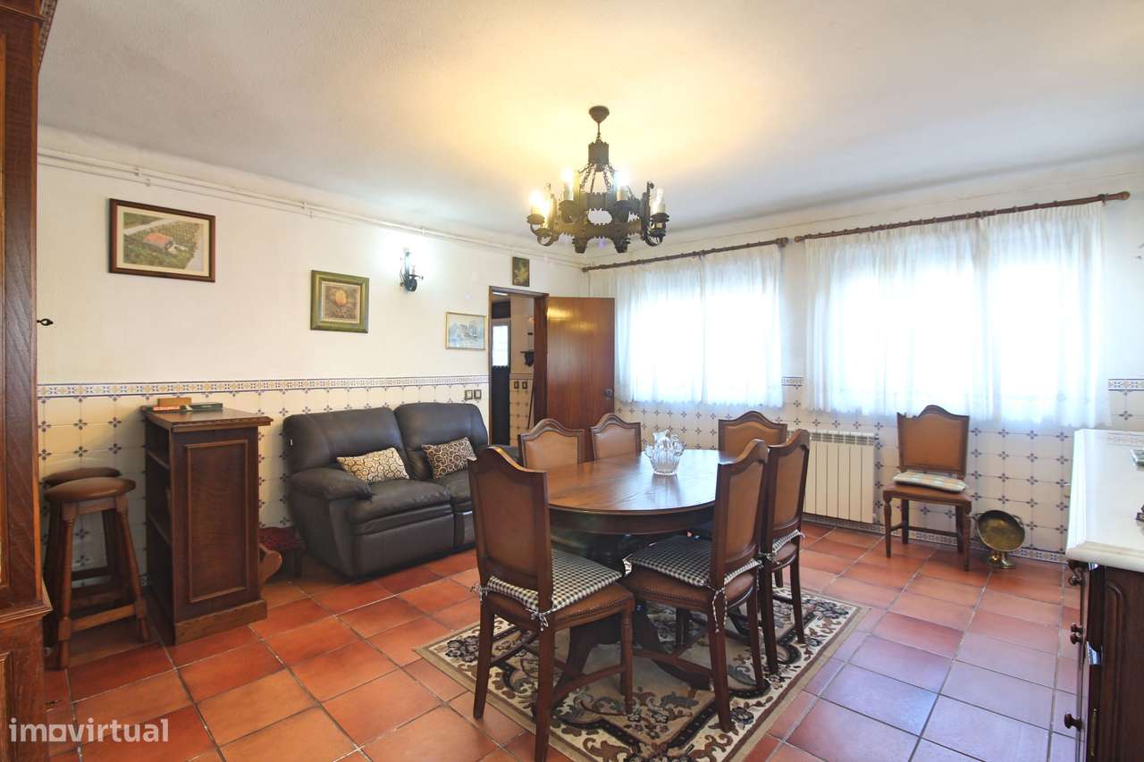 Moradia isolada em Gaeiras, com 4 quartos, jardim e garagem fechada. - Grande imagem: 2/26