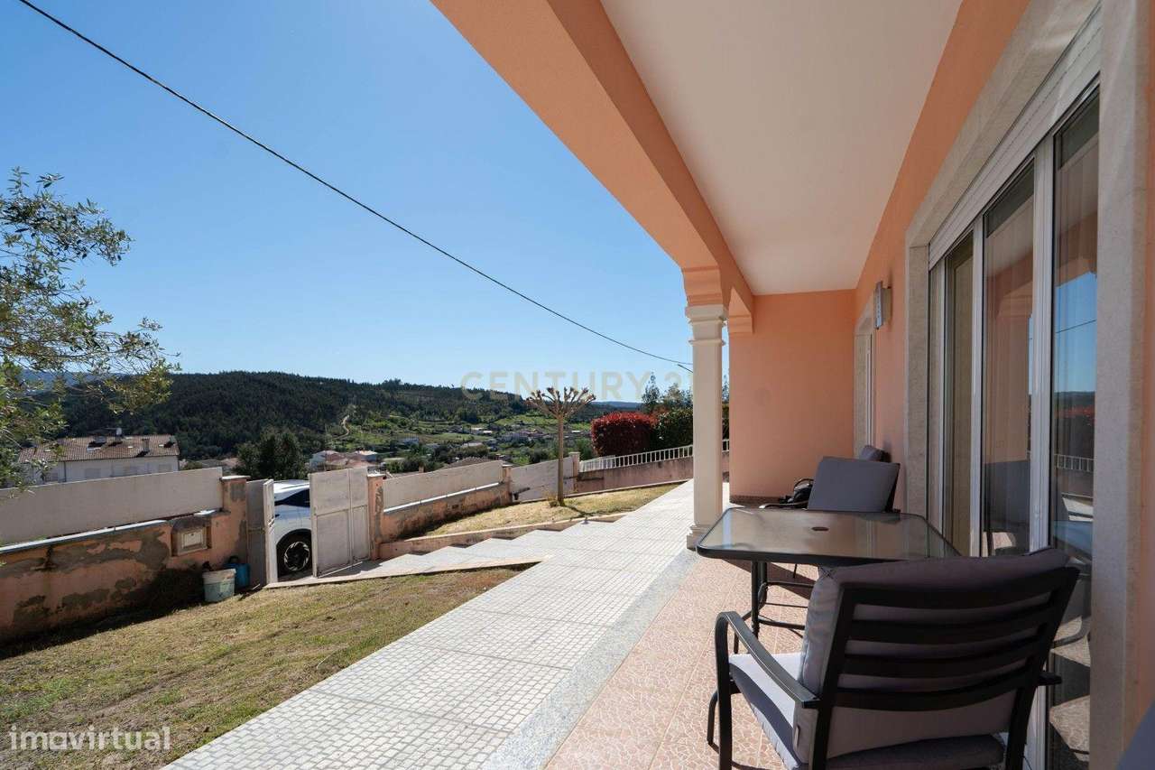 Moradia T3 - C/ espaço exterior e piscina-10