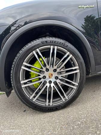 Porsche Cayenne E-Hybrid Tiptronic S Platinum Edition - 25