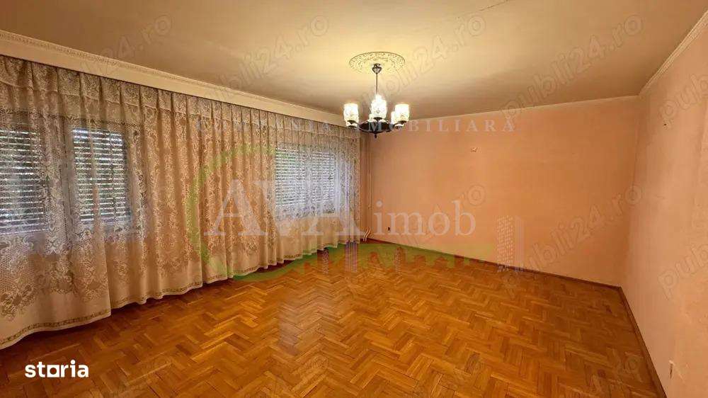 Apartament 4 camere, 2 bai, etaj 3, zona centrala - Imagine principală: 4/10