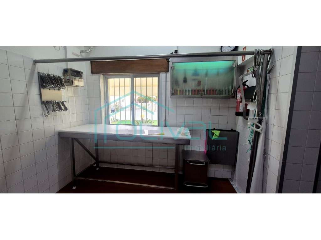 Talho e Charcutaria Tradicional - O Comércio de Proximidade no Port...-16