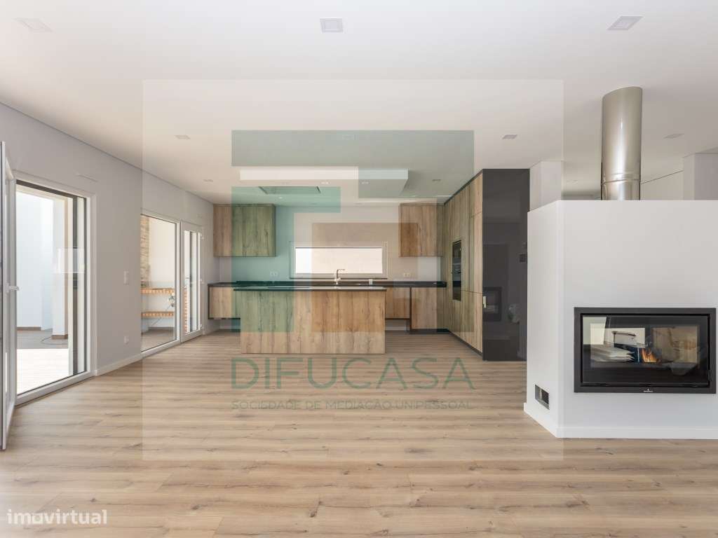 Moradia Isolada Térrea T3 com Piscina Zona de Azeitão - Grande imagem: 4/35