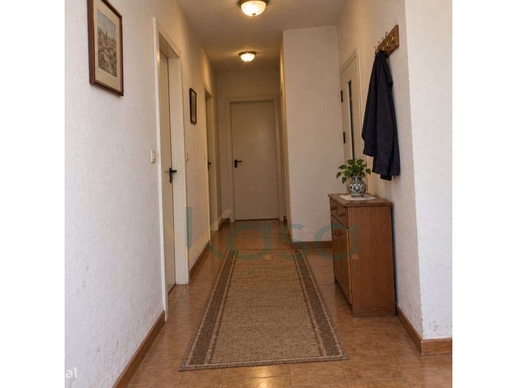 T3 totalmente remodelado com varanda em Alhos Vedros-5