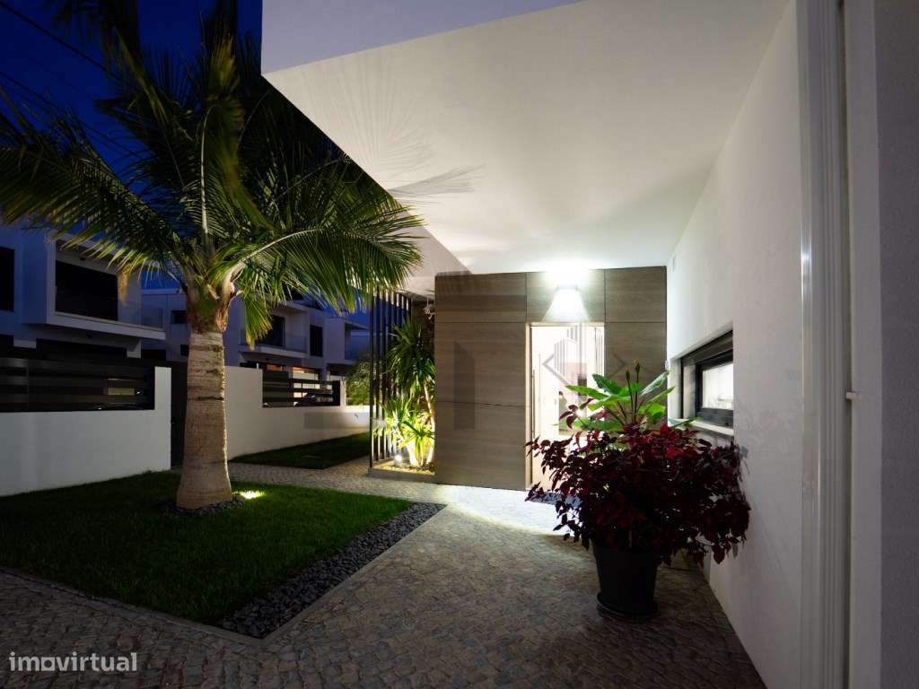 Moradia T4 Smart Home com Piscina, para Venda na Aroeira, Charneca ...-7