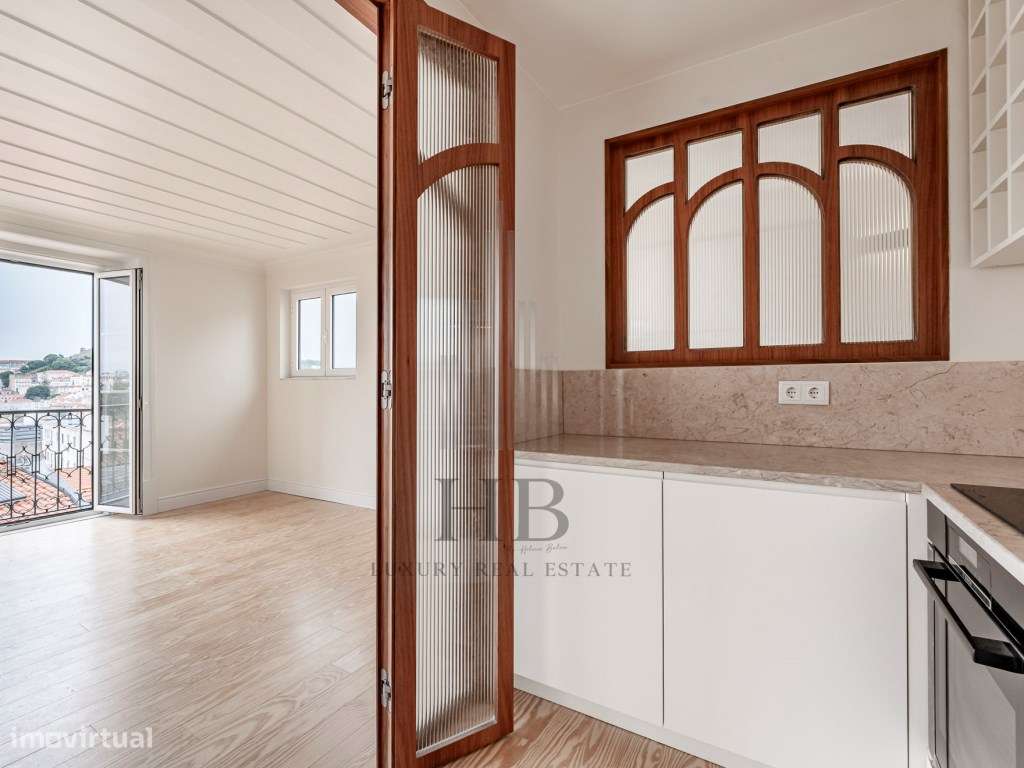 Apartamento T2 Renovado com Vista Rio | Chiado | Lisboa - Grande imagem: 3/37