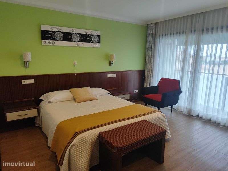 Moradia T5 - Restaurante com sala para 60 pessoas - Grande imagem: 5/12