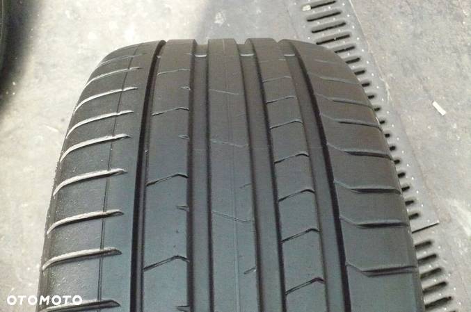 2x PIRELLI P Zero PZ4 235/40R20 6,1mm 6,7mm 2022 - 2