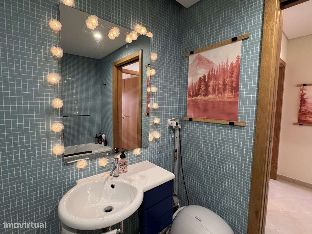 Apartamento T2 de arquitetura moderna inserido em condomínio com pi...-14