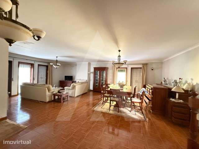 Moradia T3 + 1 a 3 minutos do C. C. Glicínias em Aveiro - Grande imagem: 4/33