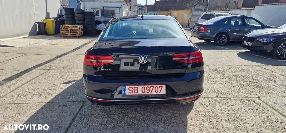 Volkswagen Passat 2.0 TDI DSG Highline - 6