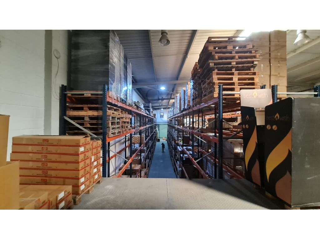 Amplo Armazém com escritórios na Nacional 10, Alverca do Ribatejo-30