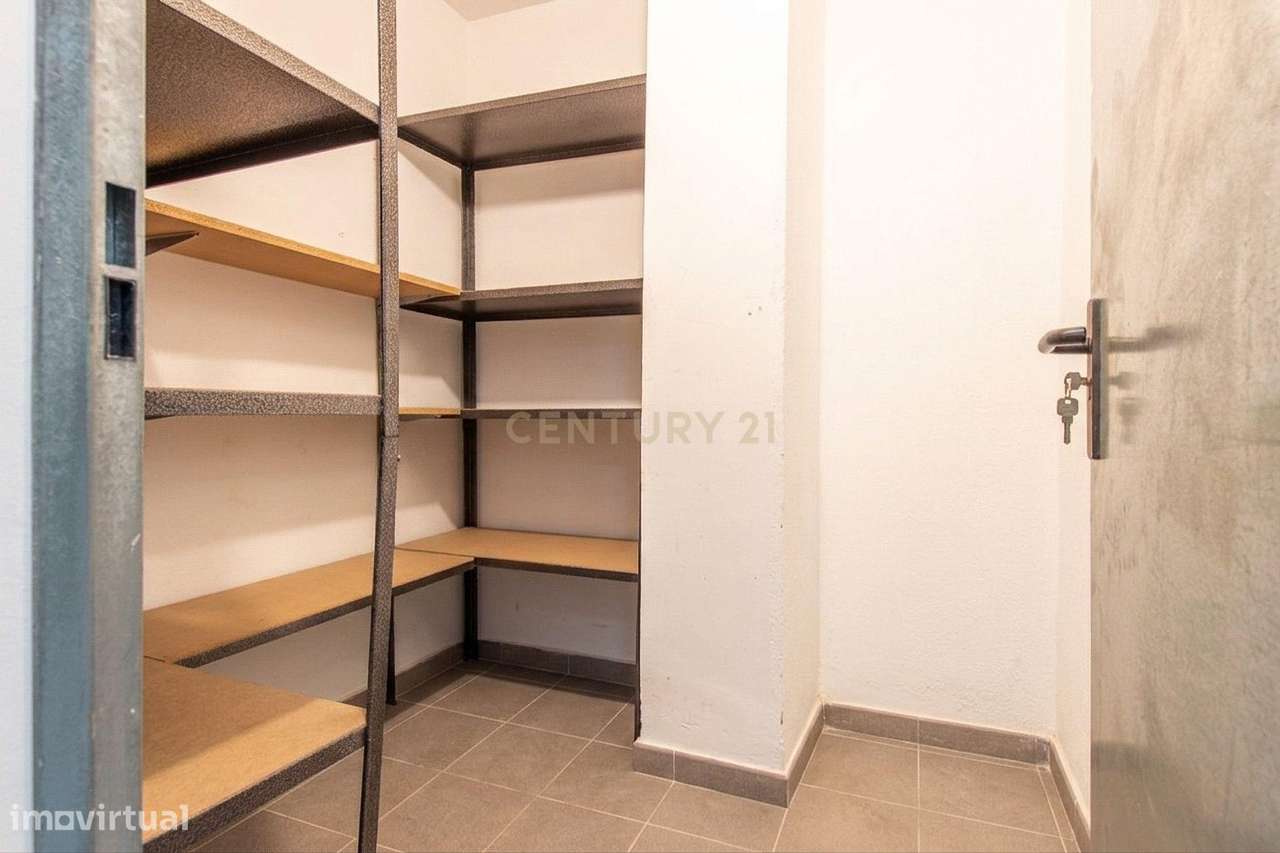 Apartamento T2 em Corroios, Seixal - Oportunidade Única!-16