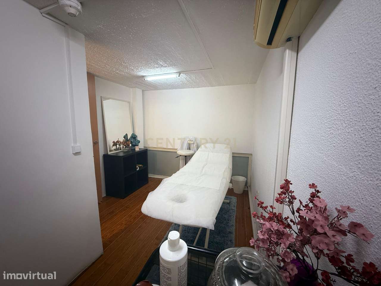 Loja totalmente equipada  – Santo António dos Cavaleiros-30