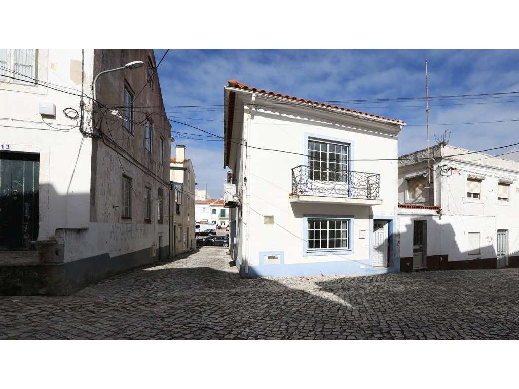 Prédio para Habitação no Centro do Sítio da Nazaré Excelente Oportu...-12
