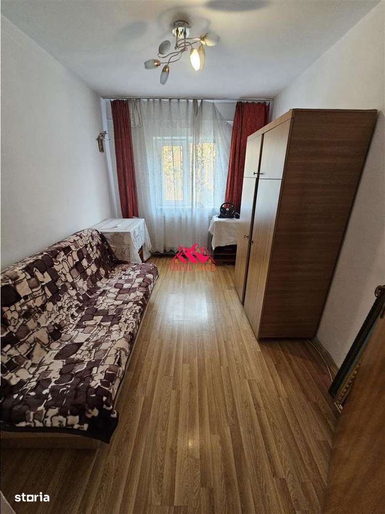 Apartament 3 Camere Decomandate Zona Mioritei-3