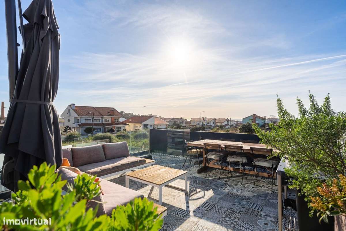 Moradia V3+1 totalmente renovada com vista mar-7