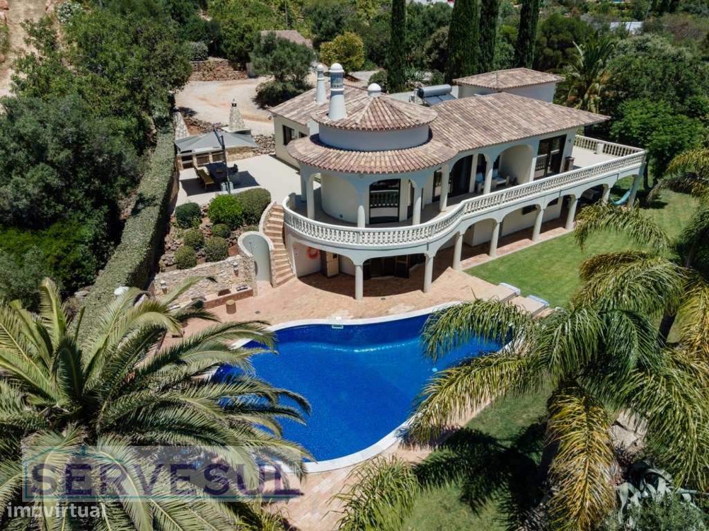 Moradia Portuguesa Clássica e Moderna com 5 Quartos a apenas 10 min... - Grande imagem: 2/35