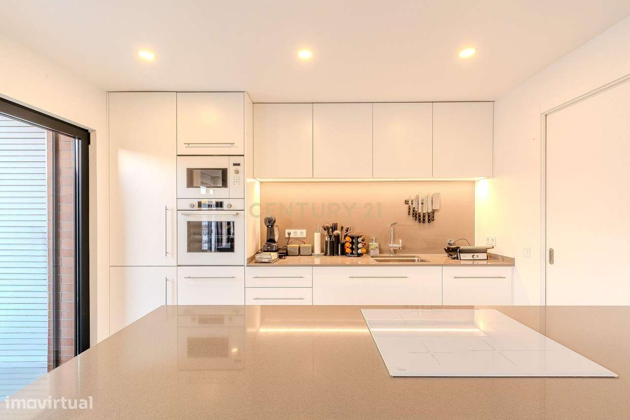 Luxuoso Apartamento de 3 Quartos novo com um Grande Terraço e Estacion-34