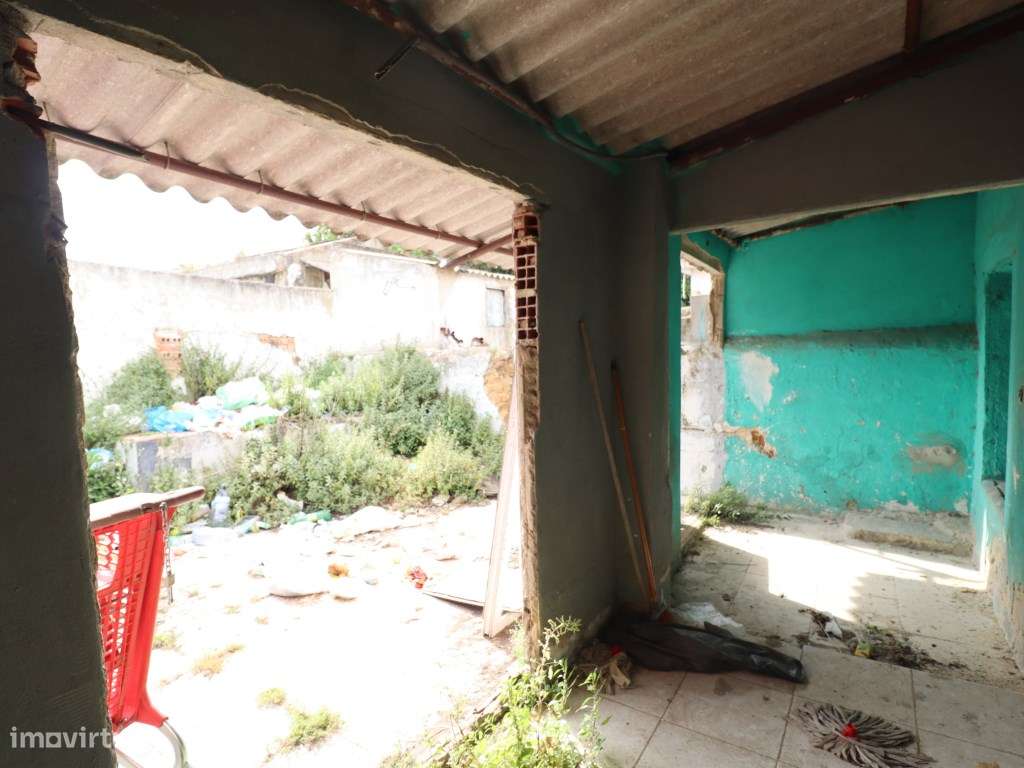 Duas moradias geminadas à venda na rua Miguel Bombarda, Barreiro-14