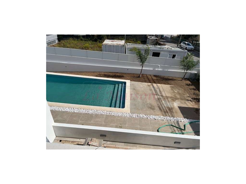 Condomínio privado de luxo V4 Duplex no Fanqueiro-33