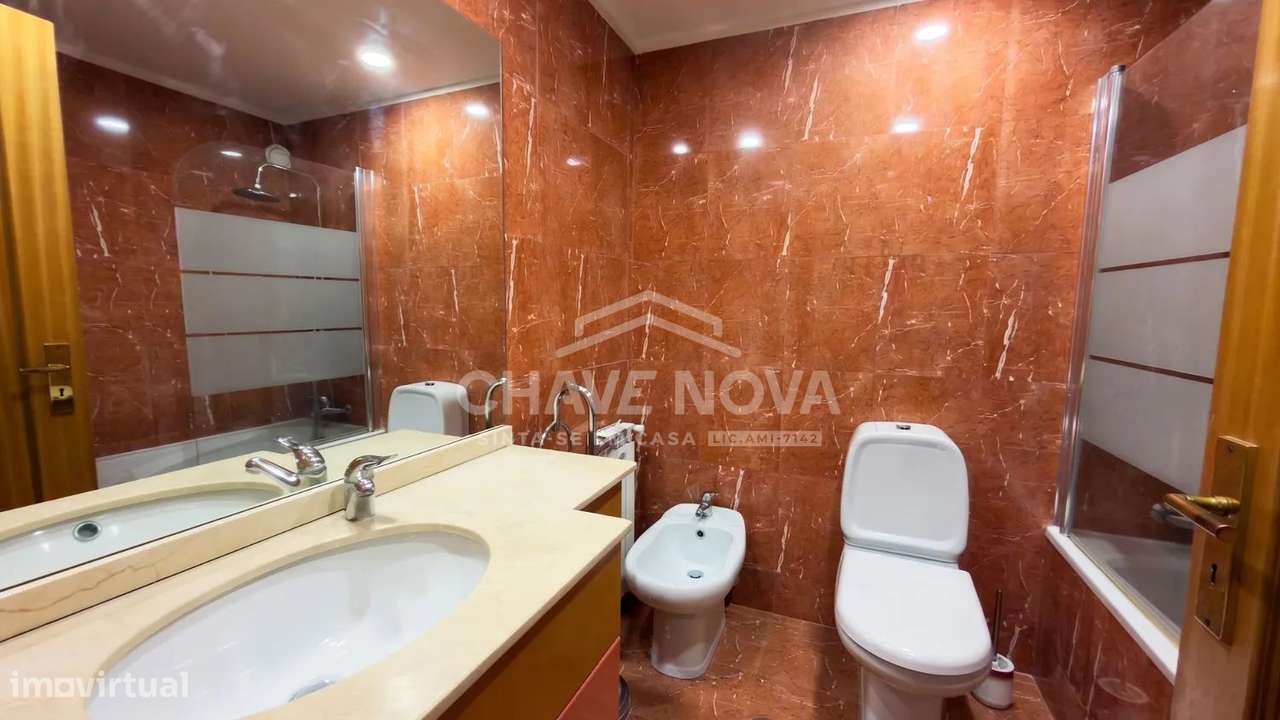 Apartamento T2 Mobilado c/ Lugar de Garagem em Oliveira do Douro-16