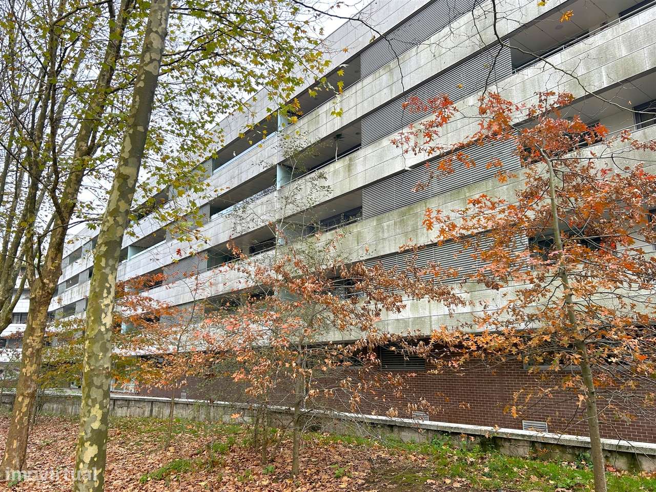 T2 generoso c/ varanda a poente no Parque da Cidade-0