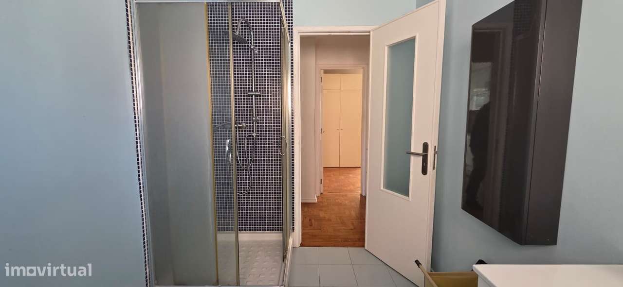 Apartamento T1 Renovado Laranjeiro-7