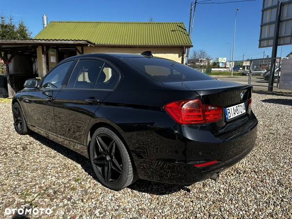 BMW Seria 3 318d - 26