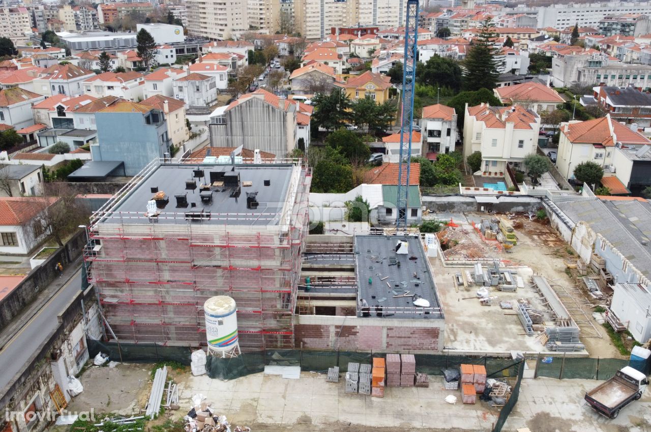 Apartamento novo T2 com 94,50m2 situado na rua Quinta Amarela, Porto.