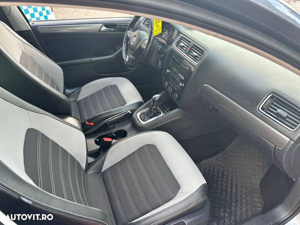 Volkswagen Jetta 2.0 TDI Comfortline DSG - 6