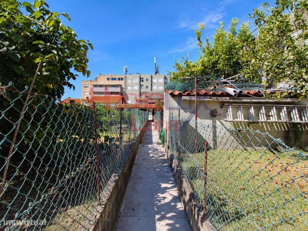 Moradia T4 em Fânzeres-43