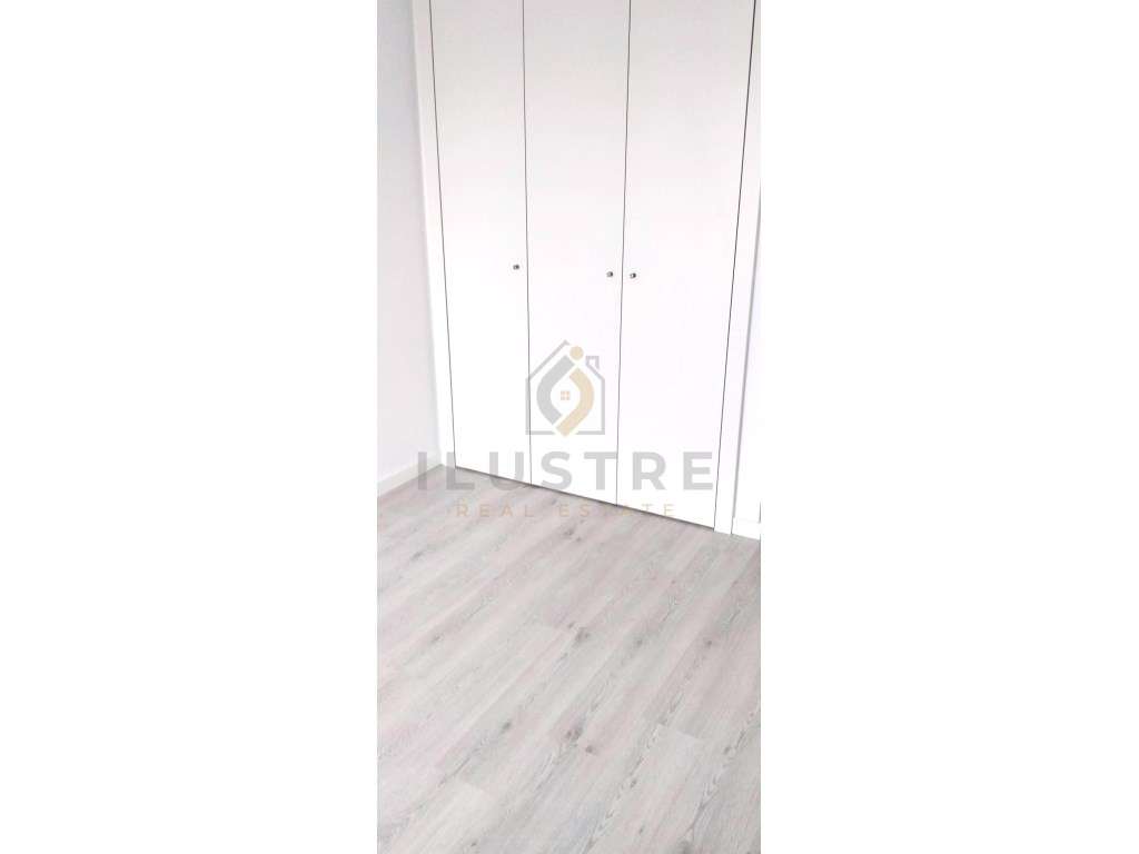 Apartamento T2 com varandas panorâmicas e parqueamento em Santa Mar...-11