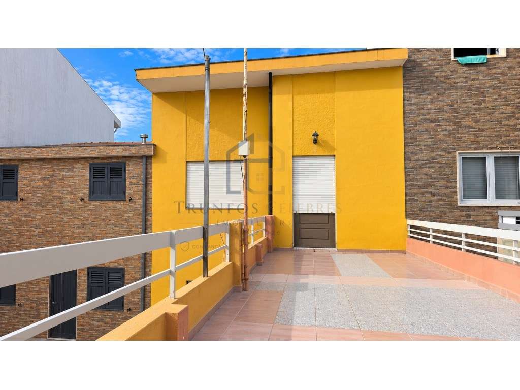 Moradia V5 com Quintal, Anexo e Terraços a 100mt da praia das Caxin...-13