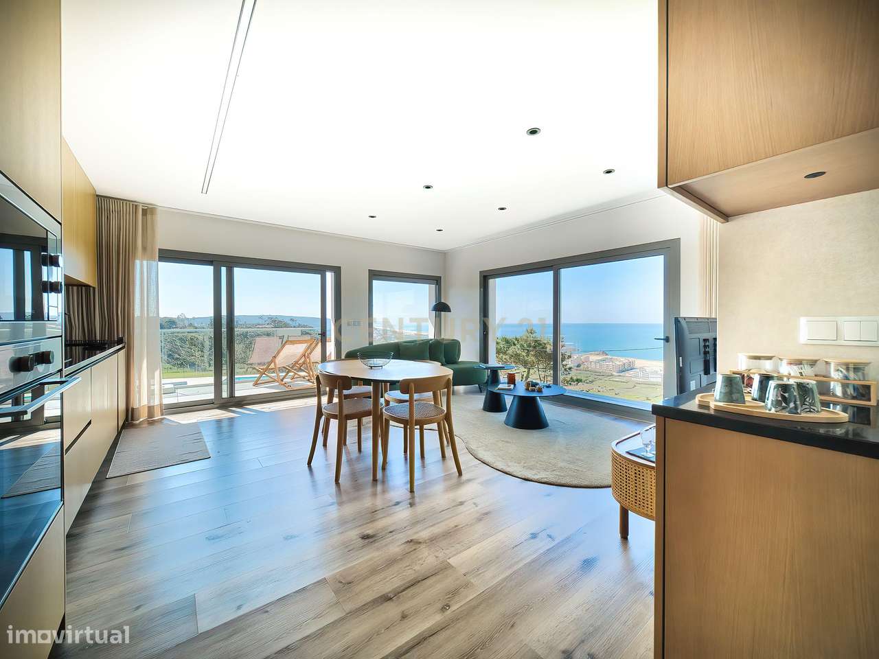 Um refúgio exclusivo suspenso sobre o Atlântico, na Nazaré - Grande imagem: 3/30