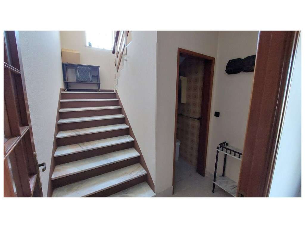 Moradia T3+3 individual no Lameiro - Carvide-29