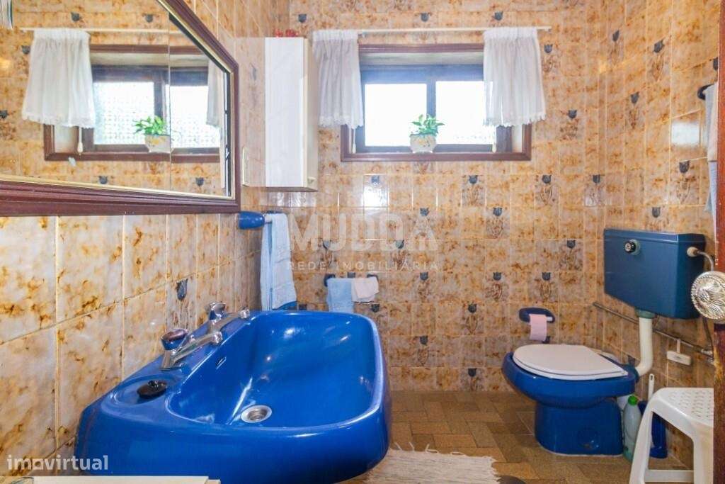 Moradia BI-FAMILIAR com amplas varandas-26