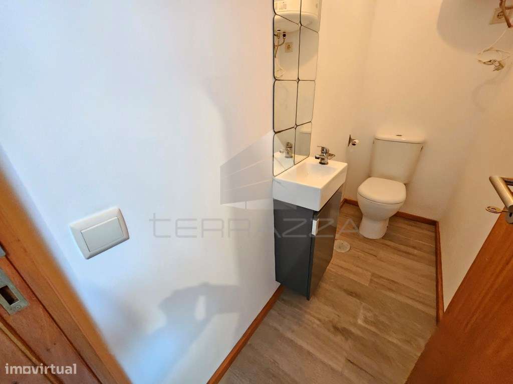 MORADIA T2+1 INDEPENDENTE PORTO(CAMPANHÃ - CORUJEIRA) - Grande imagem: 4/17