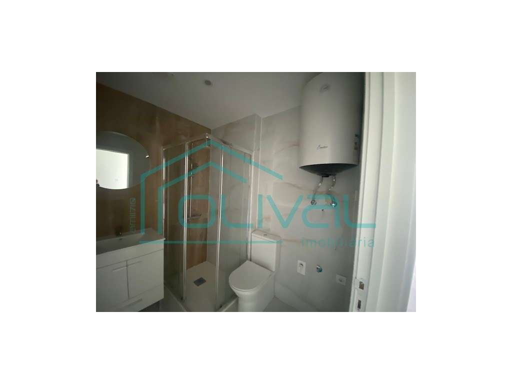 Apartamento t2 à venda na Rua São Francisco Xavier, 10-12