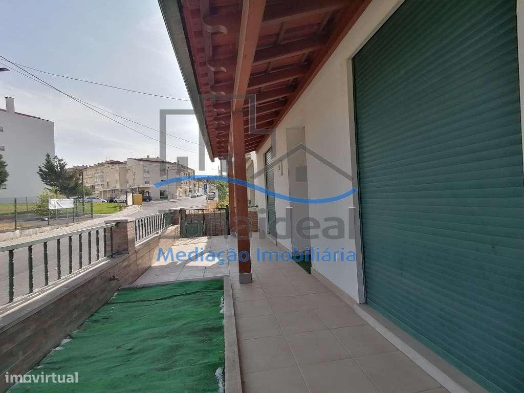 Moradia com quintal, localizada em Alenquer-20